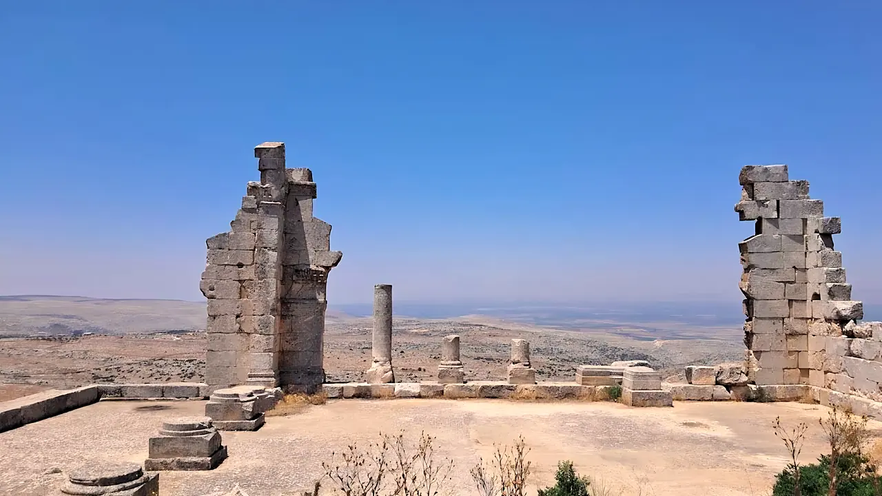 الجناح الغربي، والمطلّ على وادي عفرين